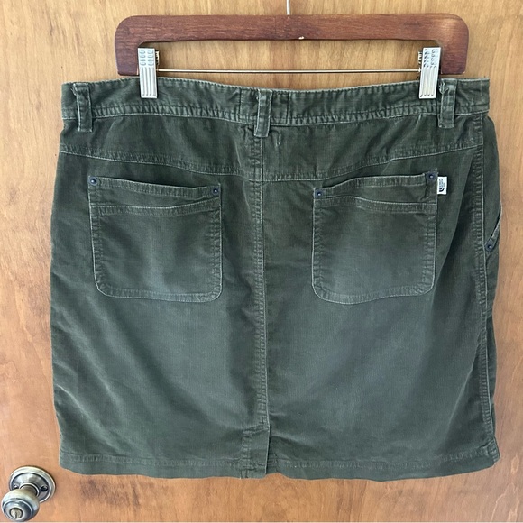 The North Face Nenana Corduroy Taupe Green Skirt. Size Large. - Picture 3 of 11